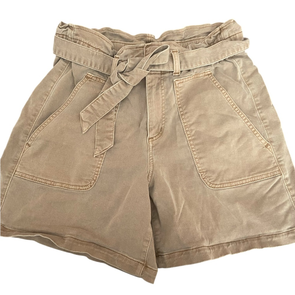 LOFT TAN SHORTS SIZE SMALL